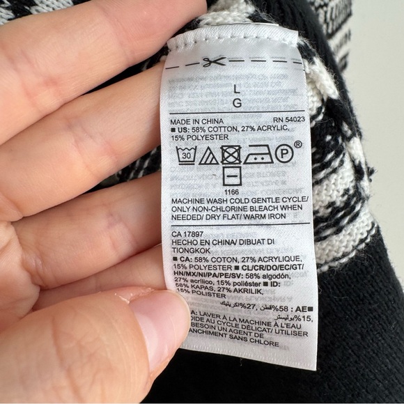Old Navy Black & White Far Isle Sweater Women’s Large NEW - Picture 10 of 11